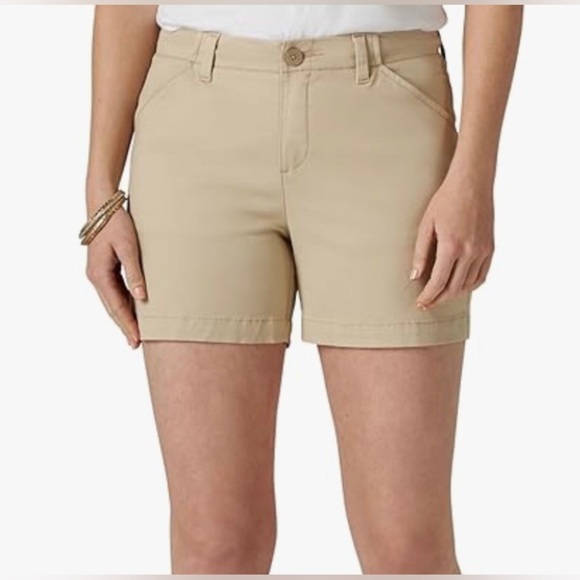 Lee Women’s Legendary Light Tan Regular Fit Mid Rise 5” Chino Short - Picture 1 of 14
